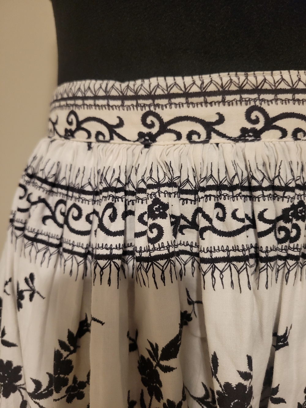 Boho Floral Tiered Midi Skirt - White & Black